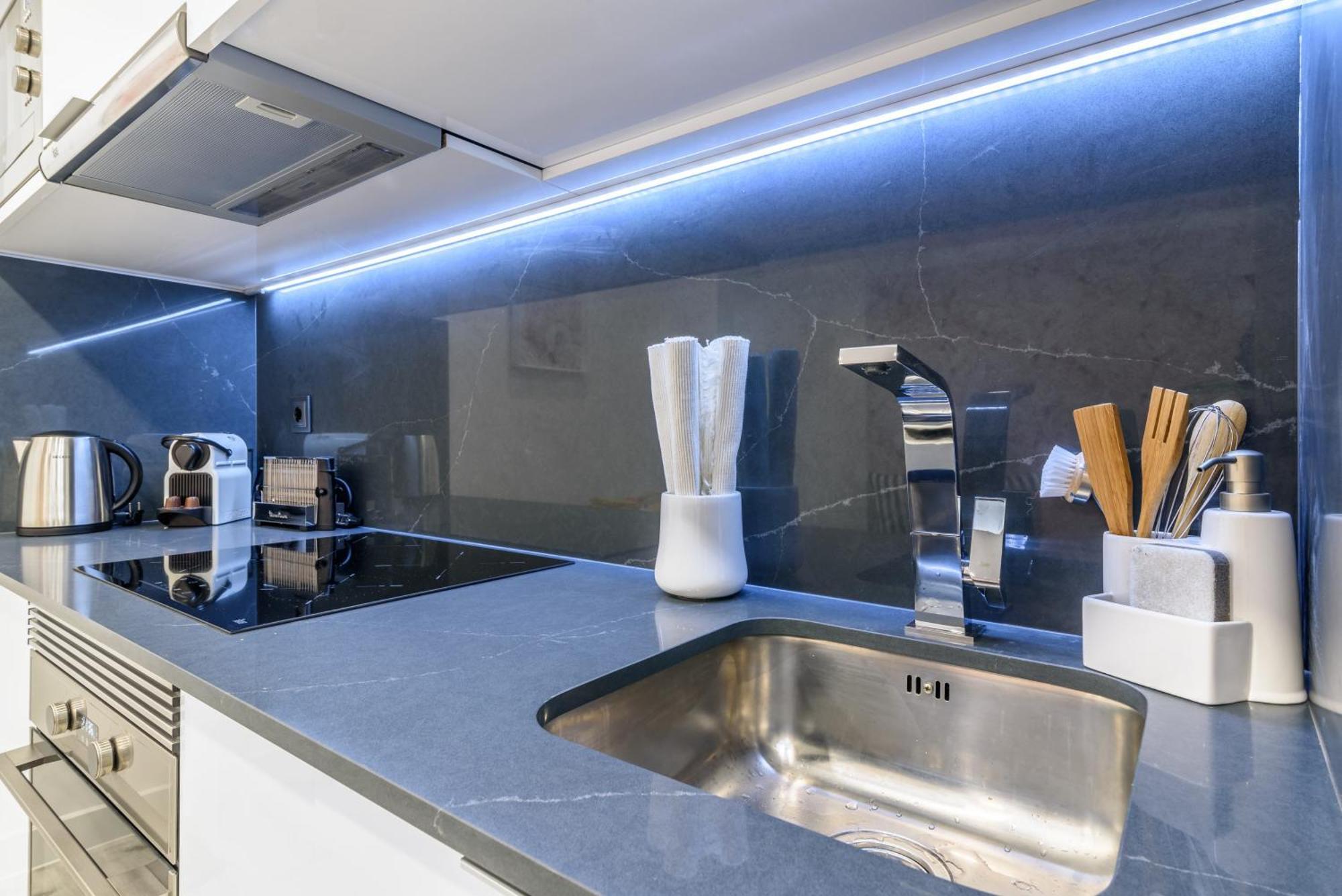Whome City Chic Escape: Your Stylish Haven In Downtown Lisbon Bagian luar foto