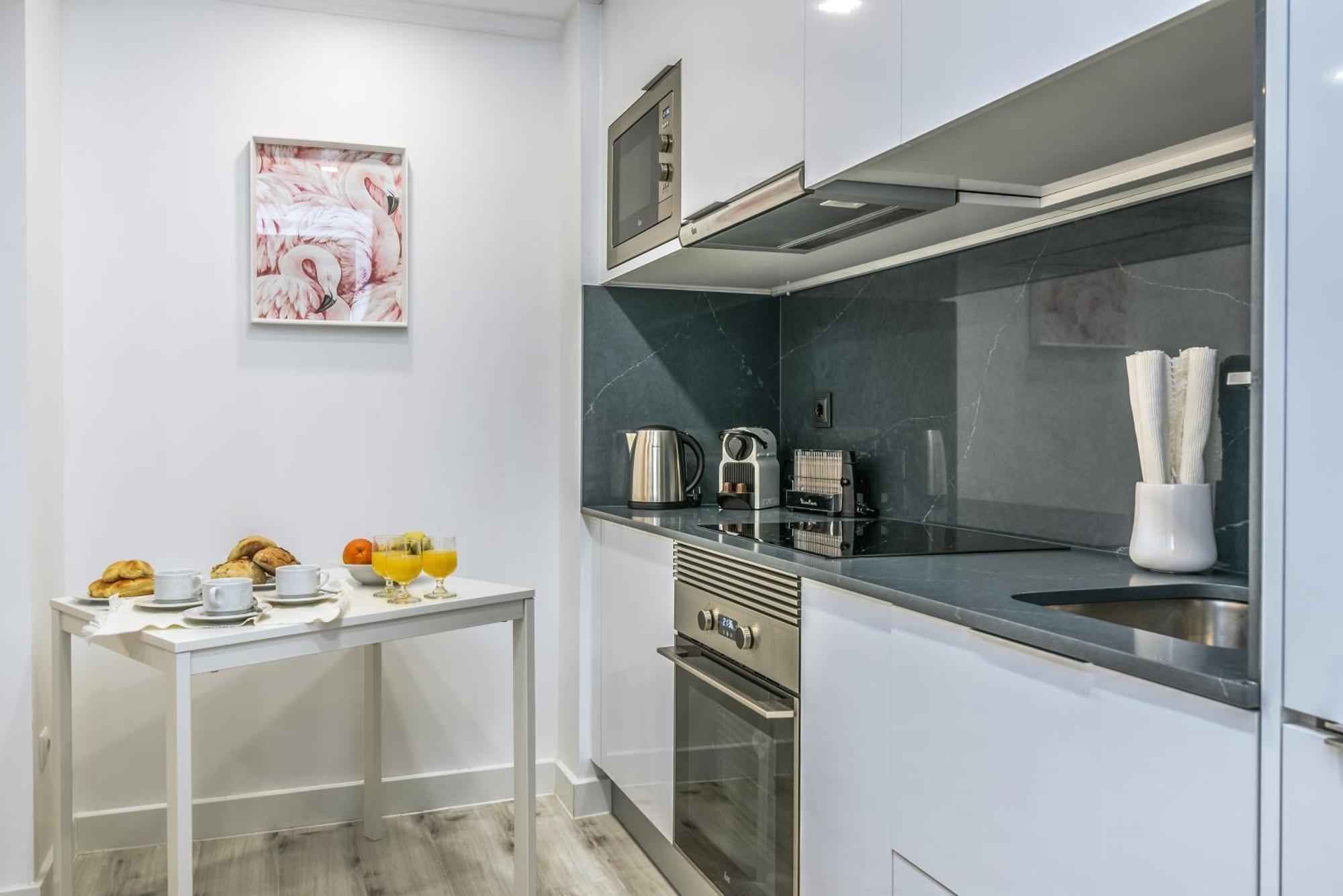 Whome City Chic Escape: Your Stylish Haven In Downtown Lisbon Bagian luar foto