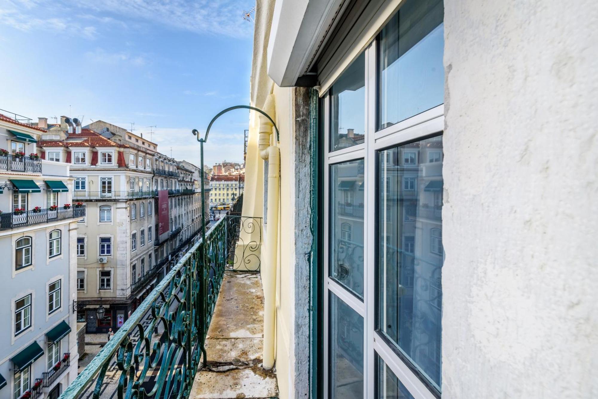 Whome City Chic Escape: Your Stylish Haven In Downtown Lisbon Bagian luar foto