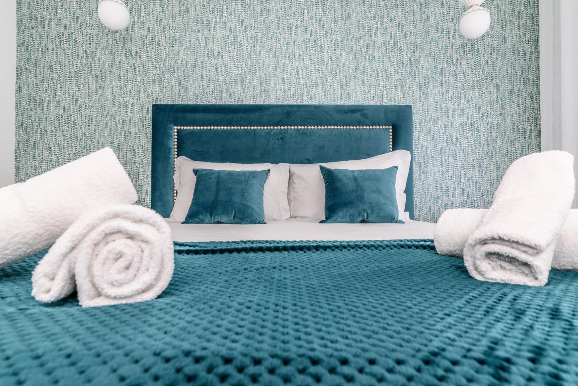 Whome City Chic Escape: Your Stylish Haven In Downtown Lisbon Bagian luar foto